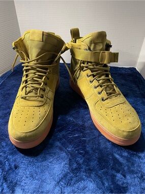 Nike special field Air Force 1 Mide “Desert Moss” sneakers, size 13 men’s. New!!